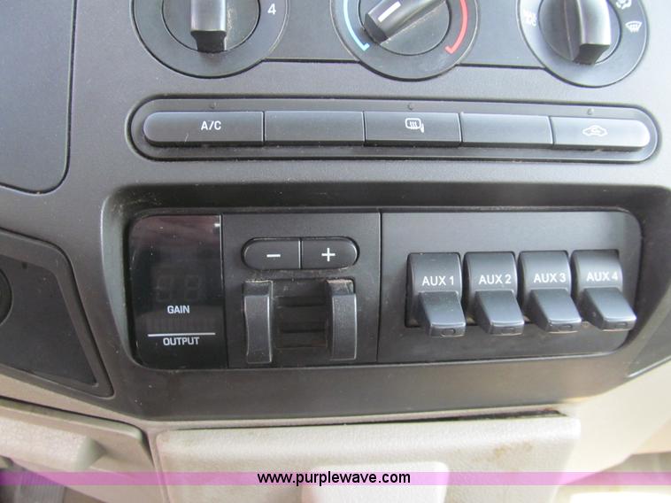 image for item H8942 2008 Ford F250 Super Duty XLT SuperCab pickup truck