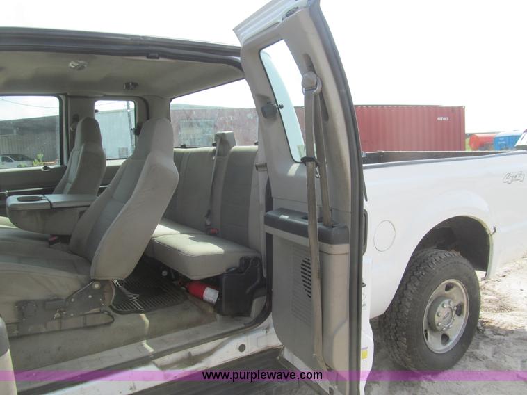 image for item H8942 2008 Ford F250 Super Duty XLT SuperCab pickup truck