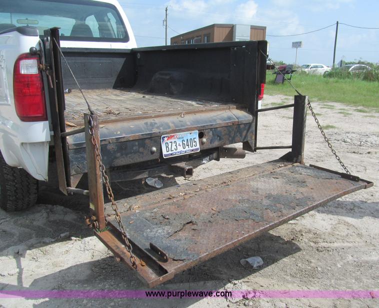 image for item H8942 2008 Ford F250 Super Duty XLT SuperCab pickup truck