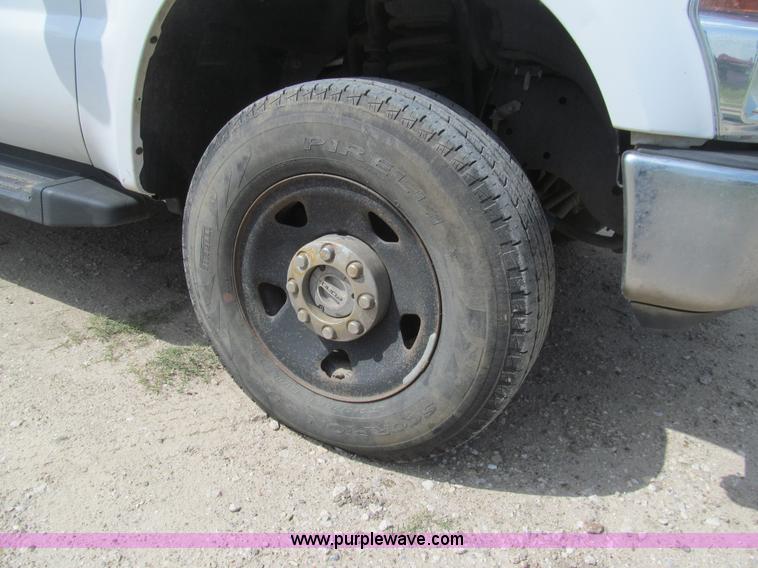 image for item H8942 2008 Ford F250 Super Duty XLT SuperCab pickup truck