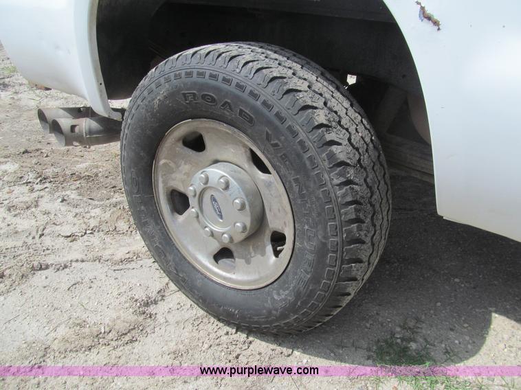 image for item H8942 2008 Ford F250 Super Duty XLT SuperCab pickup truck