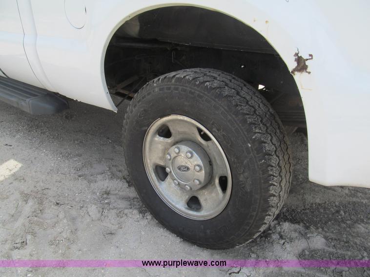 image for item H8942 2008 Ford F250 Super Duty XLT SuperCab pickup truck