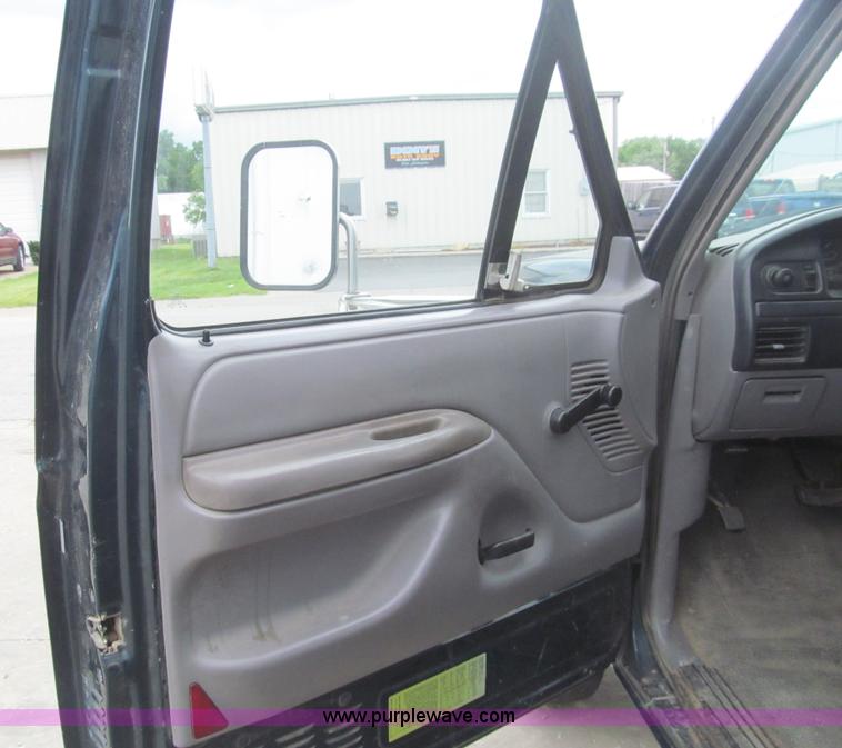 image for item H8967 1997 Ford F350 XL box truck