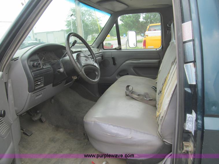 image for item H8967 1997 Ford F350 XL box truck