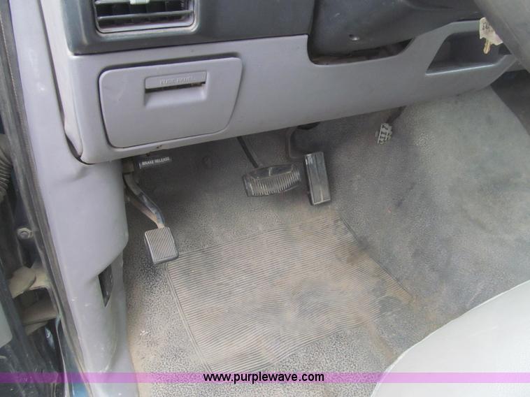 image for item H8967 1997 Ford F350 XL box truck