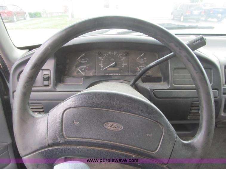 image for item H8967 1997 Ford F350 XL box truck