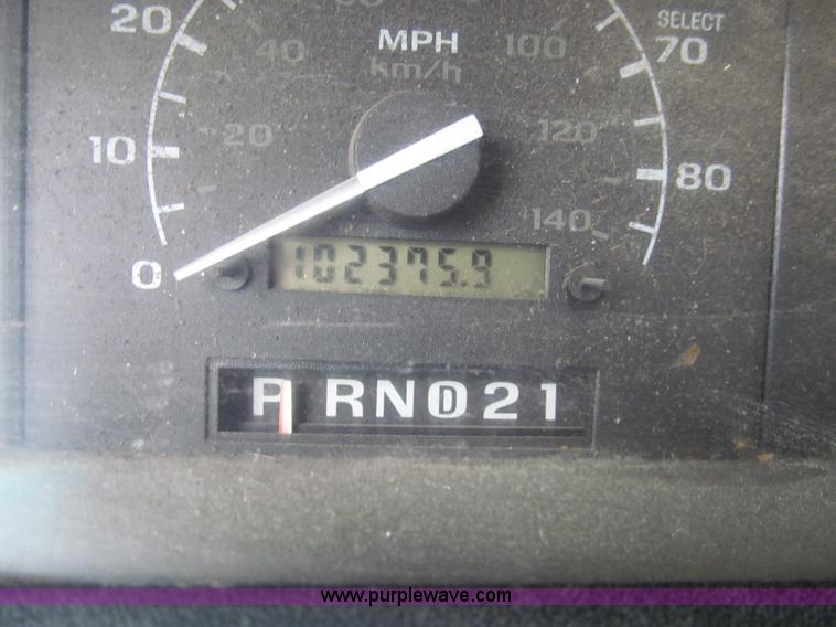 image for item H8967 1997 Ford F350 XL box truck