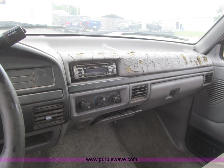 image for item H8967 1997 Ford F350 XL box truck