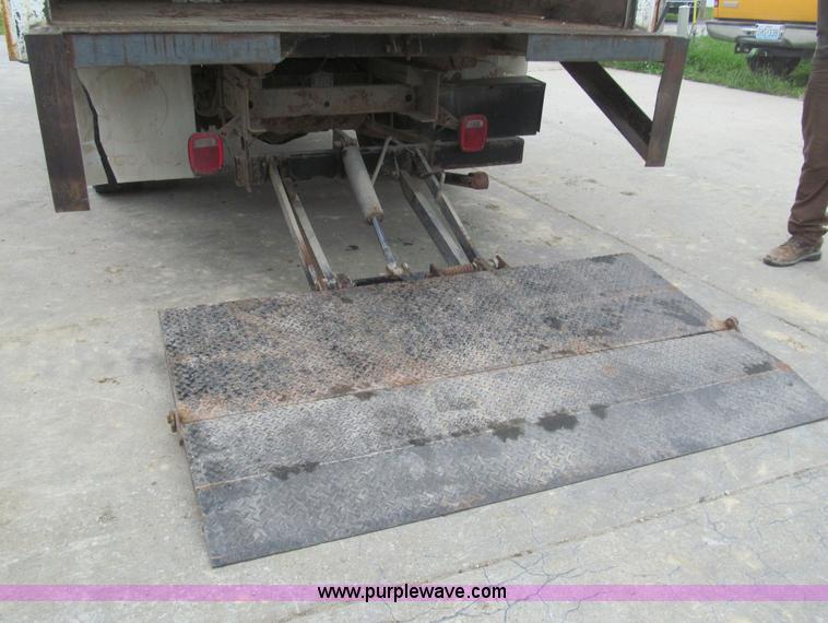 image for item H8967 1997 Ford F350 XL box truck