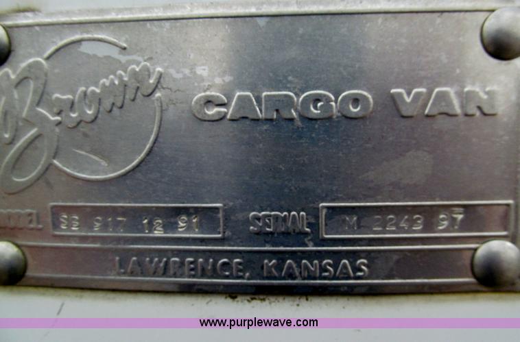 image for item H8967 1997 Ford F350 XL box truck