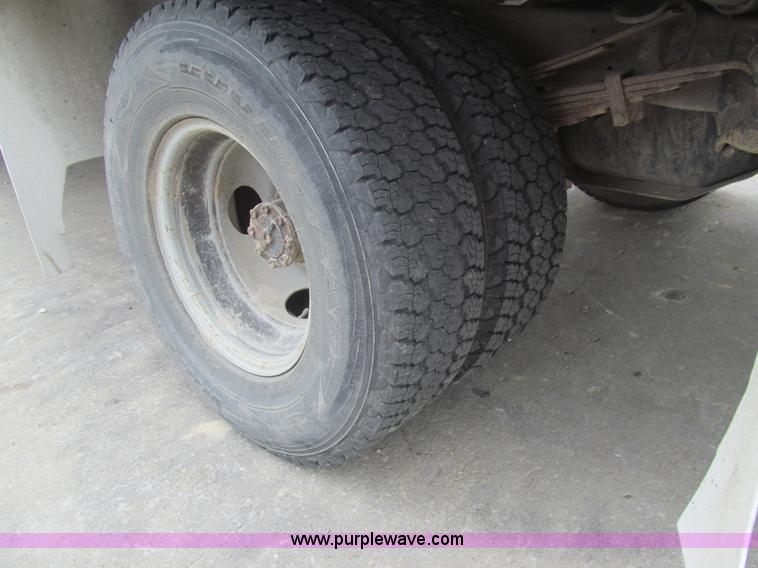 image for item H8967 1997 Ford F350 XL box truck