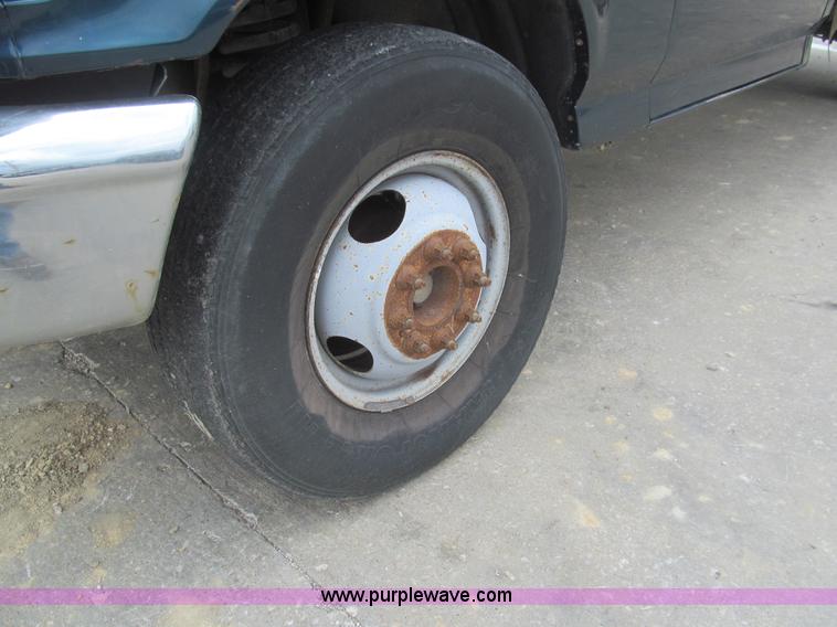 image for item H8967 1997 Ford F350 XL box truck