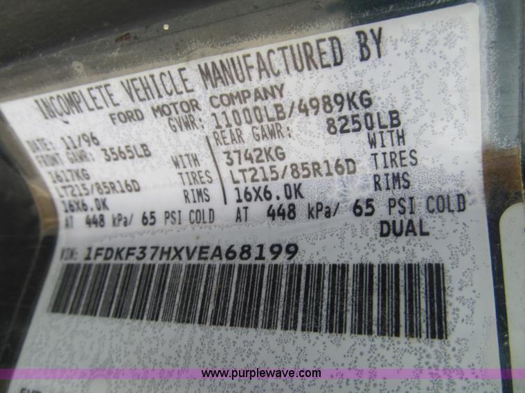 image for item H8967 1997 Ford F350 XL box truck