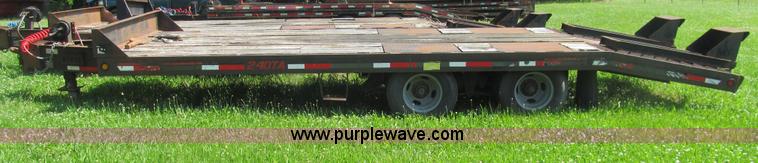 image for item H8975 2001 Interstate 24DTA equipment trailer