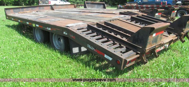 image for item H8975 2001 Interstate 24DTA equipment trailer