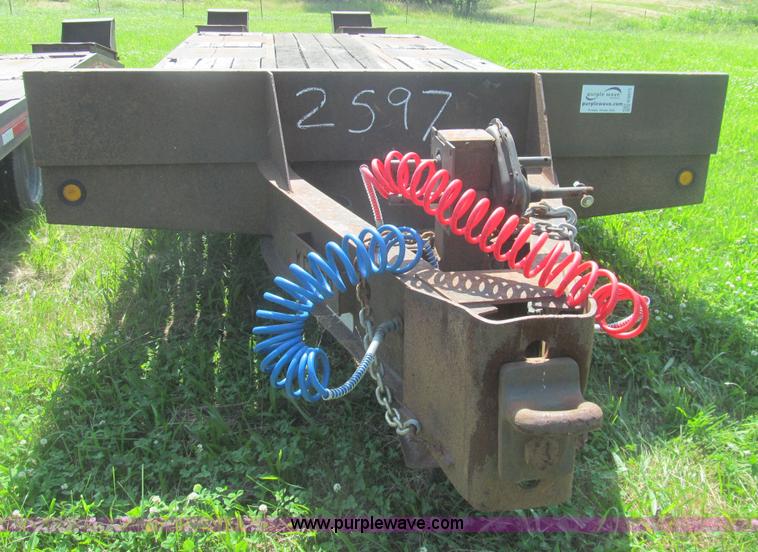 image for item H8975 2001 Interstate 24DTA equipment trailer