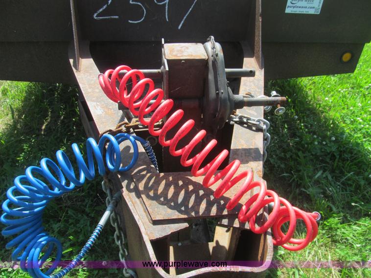 image for item H8975 2001 Interstate 24DTA equipment trailer