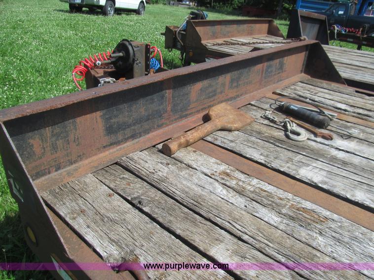 image for item H8975 2001 Interstate 24DTA equipment trailer