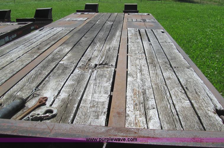 image for item H8975 2001 Interstate 24DTA equipment trailer