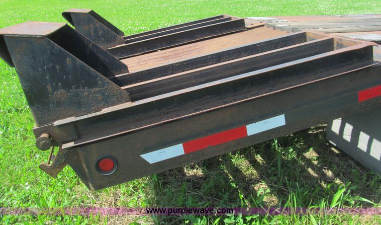 image for item H8975 2001 Interstate 24DTA equipment trailer
