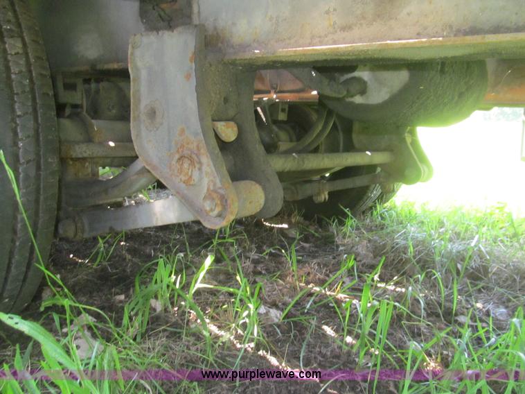 image for item H8975 2001 Interstate 24DTA equipment trailer