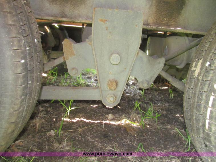 image for item H8975 2001 Interstate 24DTA equipment trailer