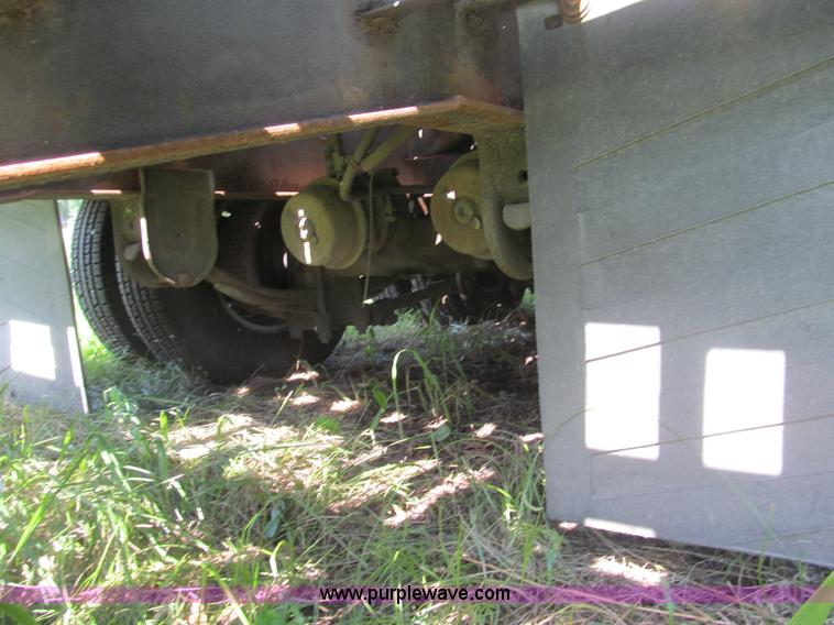 image for item H8975 2001 Interstate 24DTA equipment trailer