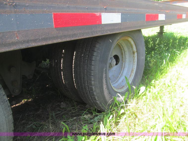 image for item H8975 2001 Interstate 24DTA equipment trailer
