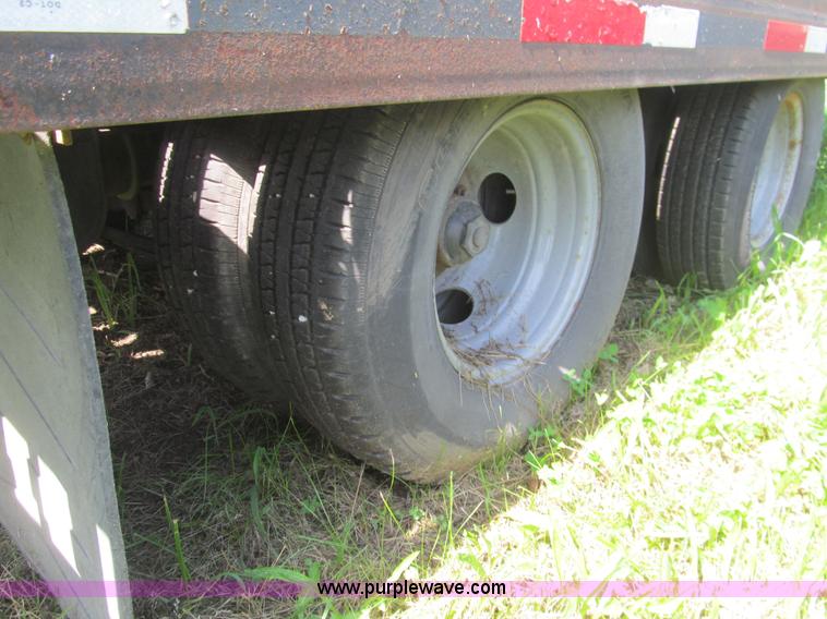 image for item H8975 2001 Interstate 24DTA equipment trailer