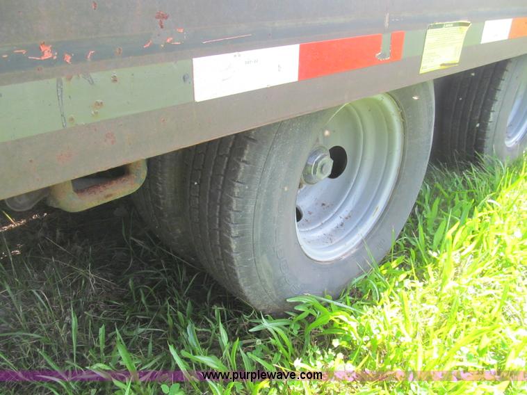 image for item H8975 2001 Interstate 24DTA equipment trailer