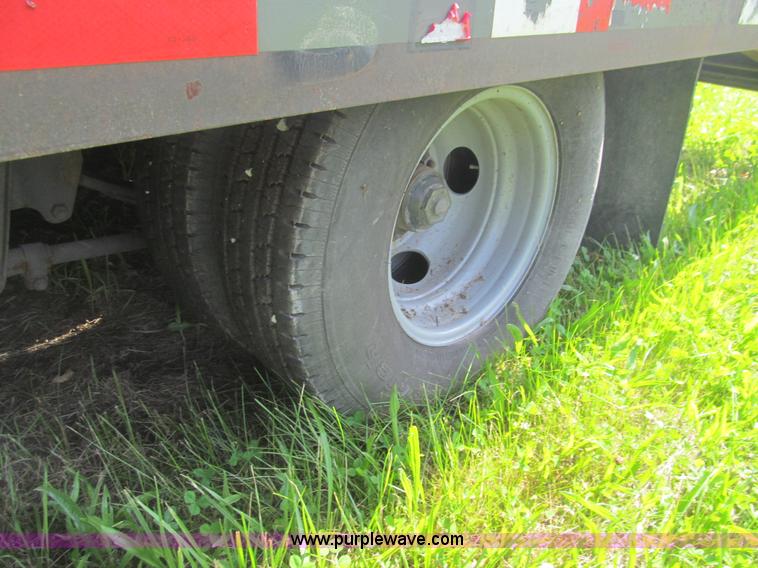 image for item H8975 2001 Interstate 24DTA equipment trailer