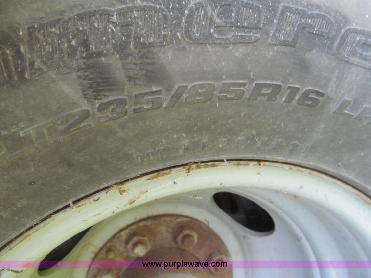 image for item H8975 2001 Interstate 24DTA equipment trailer