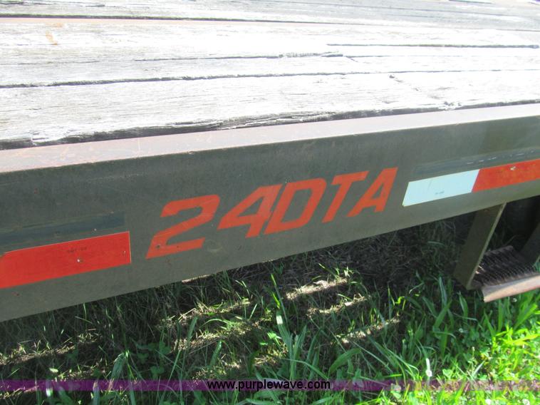 image for item H8975 2001 Interstate 24DTA equipment trailer