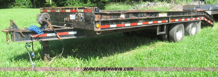 image for item H8976 1991 Contrail D24 equipment trailer