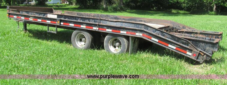 image for item H8976 1991 Contrail D24 equipment trailer