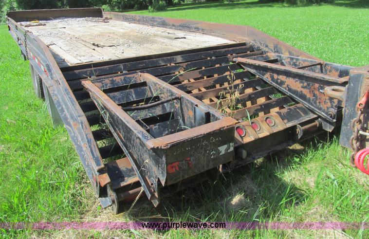 image for item H8976 1991 Contrail D24 equipment trailer