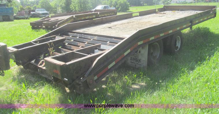 image for item H8976 1991 Contrail D24 equipment trailer