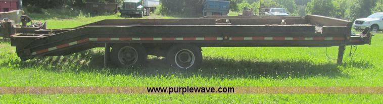 image for item H8976 1991 Contrail D24 equipment trailer