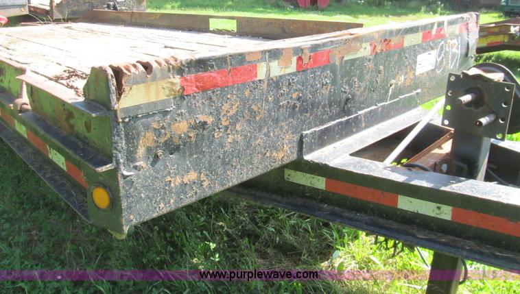 image for item H8976 1991 Contrail D24 equipment trailer