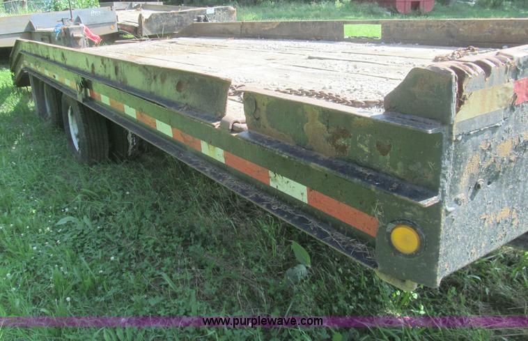 image for item H8976 1991 Contrail D24 equipment trailer