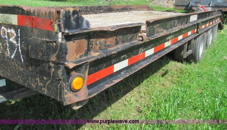 image for item H8976 1991 Contrail D24 equipment trailer