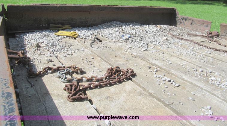 image for item H8976 1991 Contrail D24 equipment trailer