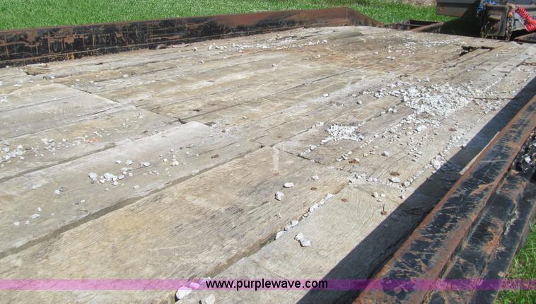 image for item H8976 1991 Contrail D24 equipment trailer