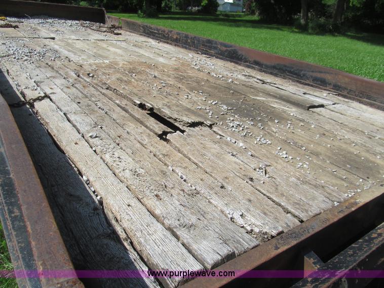 image for item H8976 1991 Contrail D24 equipment trailer