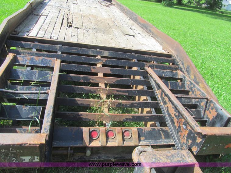 image for item H8976 1991 Contrail D24 equipment trailer