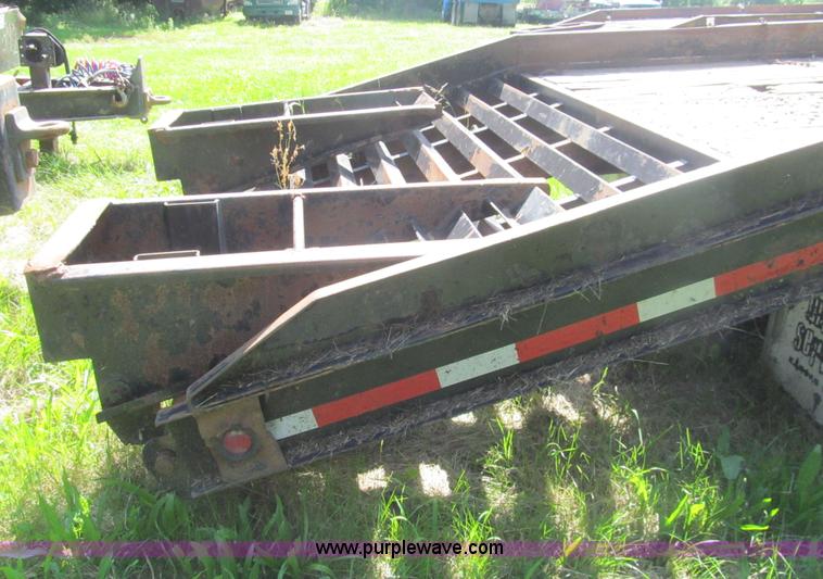 image for item H8976 1991 Contrail D24 equipment trailer
