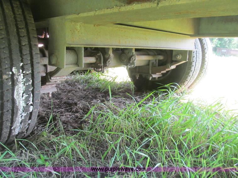 image for item H8976 1991 Contrail D24 equipment trailer