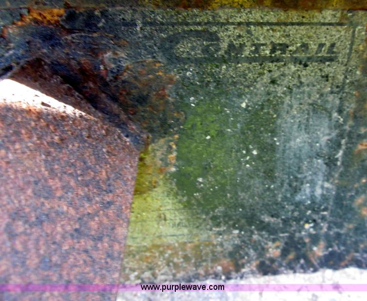 image for item H8976 1991 Contrail D24 equipment trailer