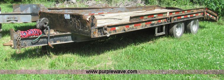 image for item H8977 1990 Contrail D24 equipment trailer