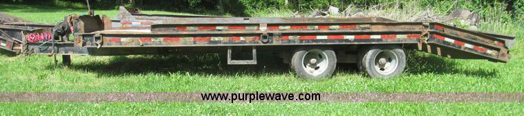 image for item H8977 1990 Contrail D24 equipment trailer